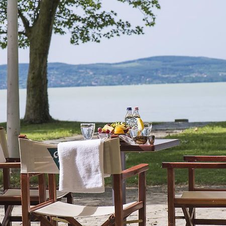 Familia Hotel Balatonboglar Bagian luar foto