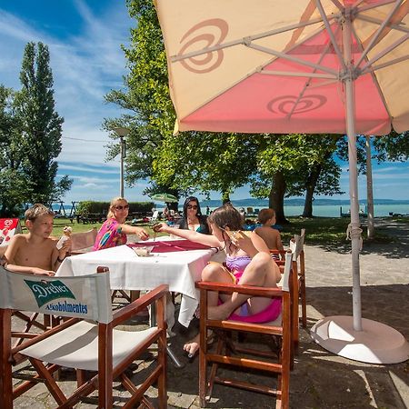 Familia Hotel Balatonboglar Bagian luar foto