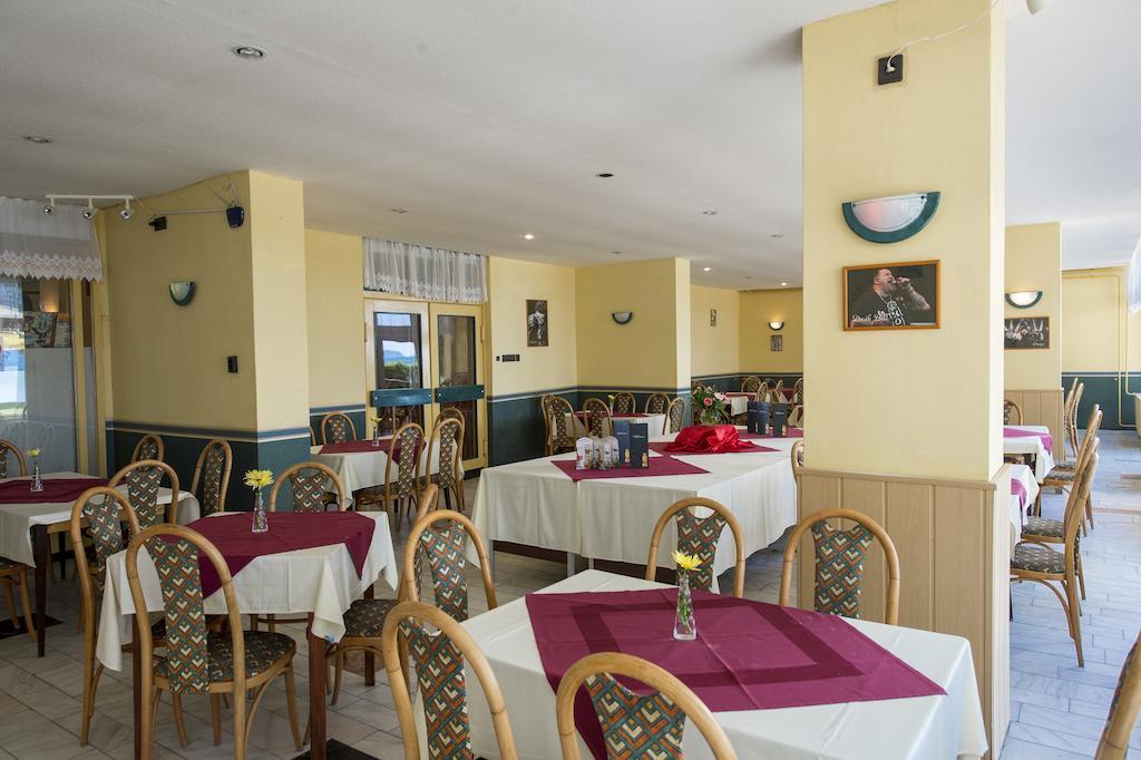 Familia Hotel Balatonboglar Bagian luar foto