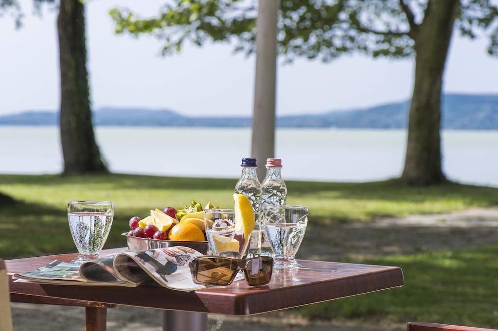 Familia Hotel Balatonboglar Bagian luar foto