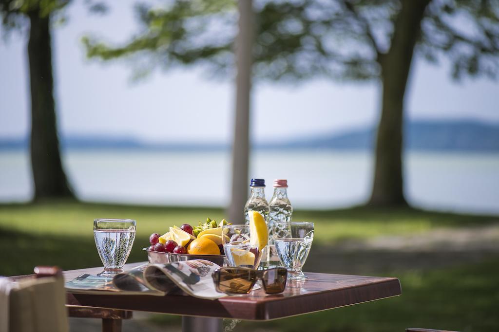 Familia Hotel Balatonboglar Bagian luar foto