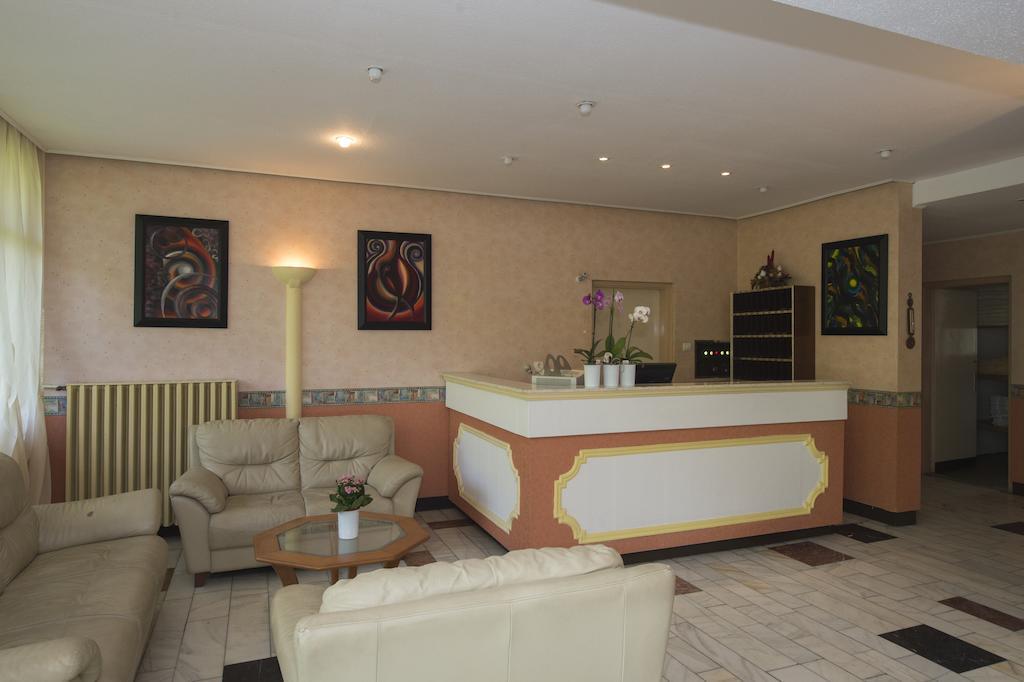 Familia Hotel Balatonboglar Bagian luar foto