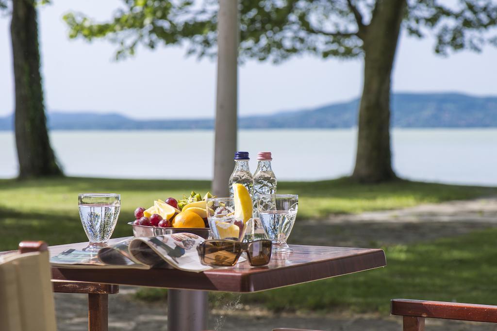 Familia Hotel Balatonboglar Bagian luar foto