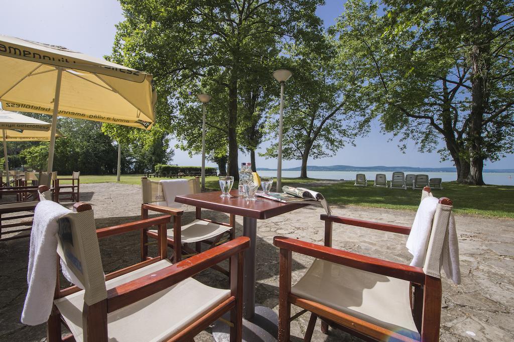 Familia Hotel Balatonboglar Bagian luar foto