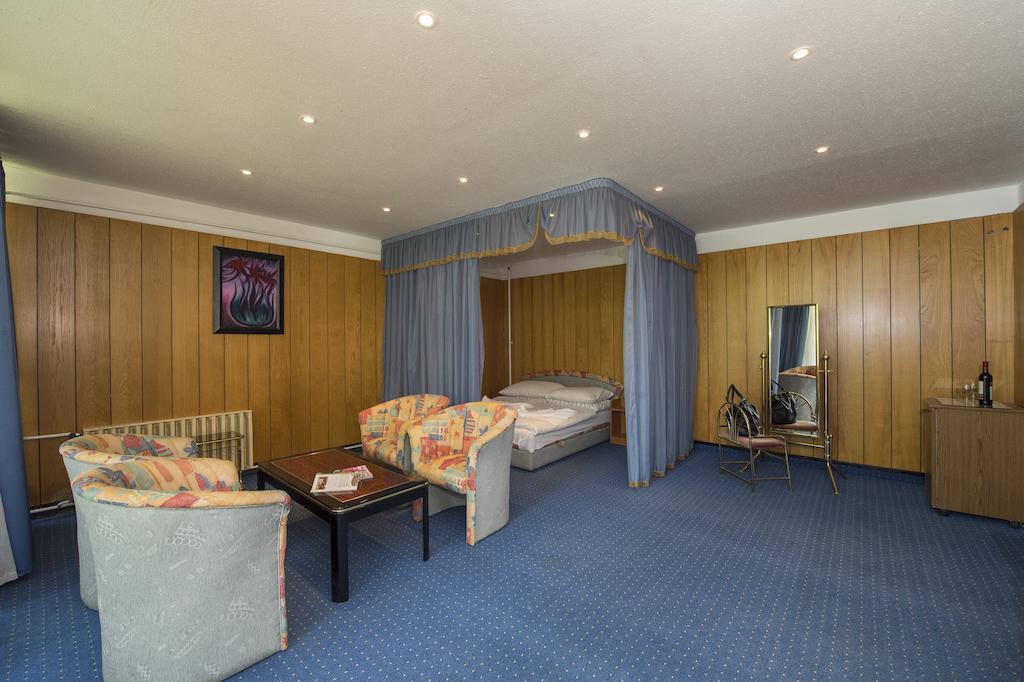 Familia Hotel Balatonboglar Ruang foto