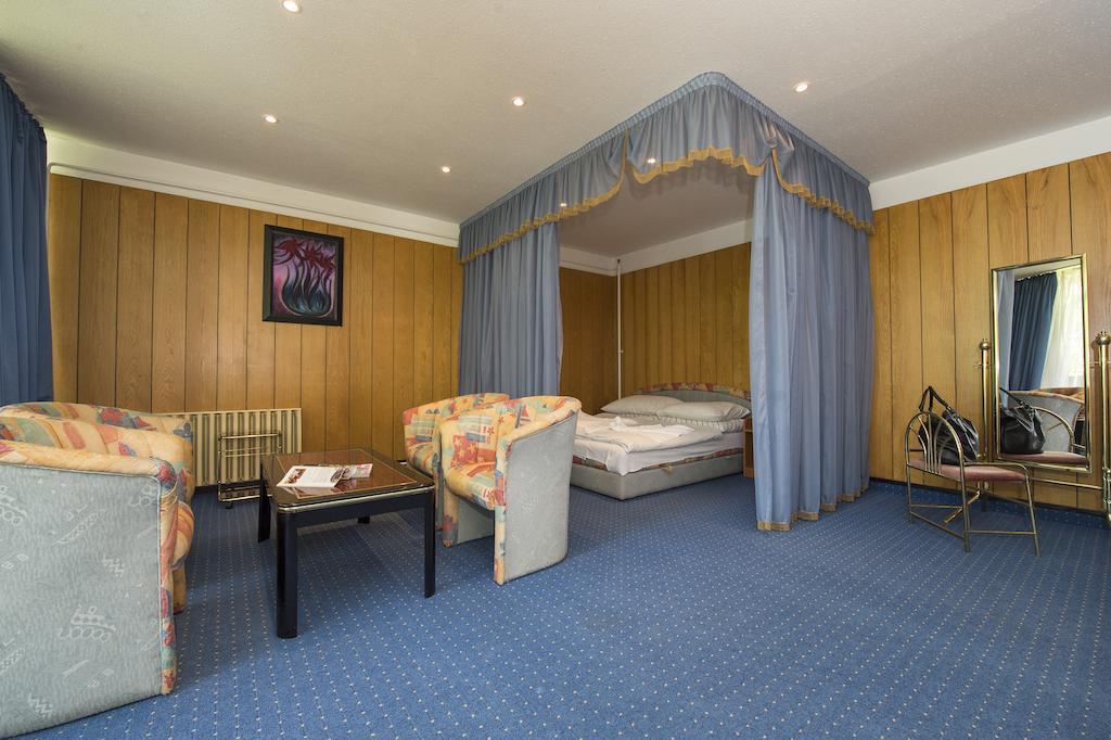 Familia Hotel Balatonboglar Ruang foto