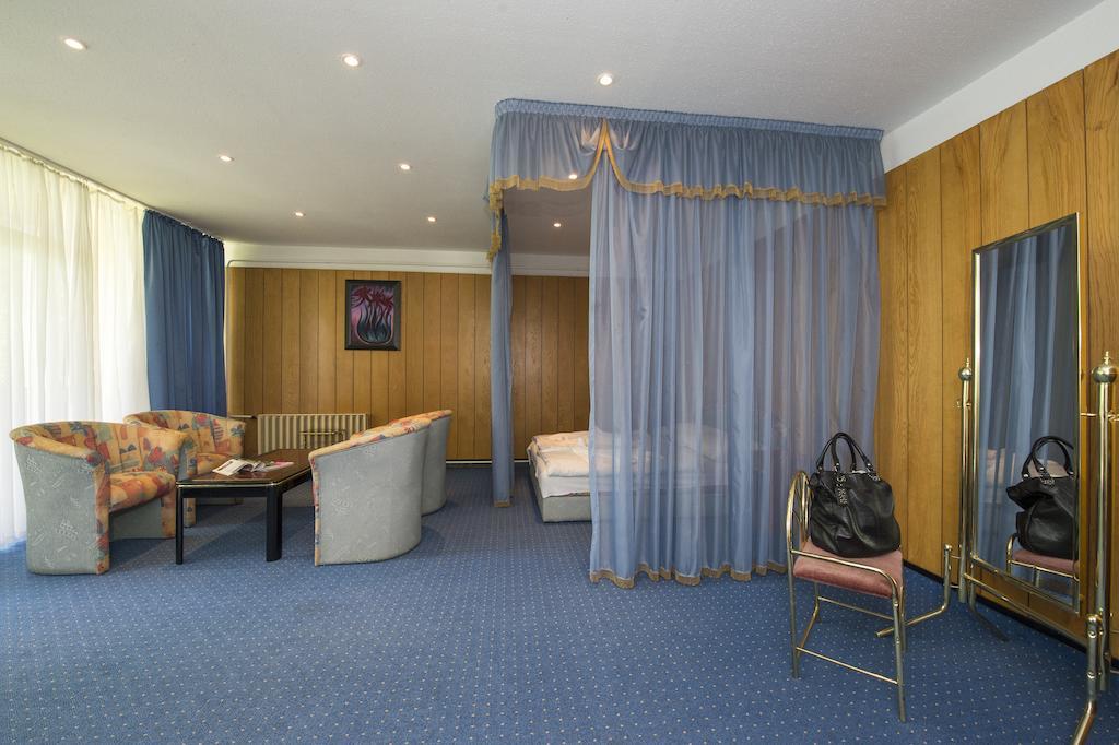 Familia Hotel Balatonboglar Bagian luar foto