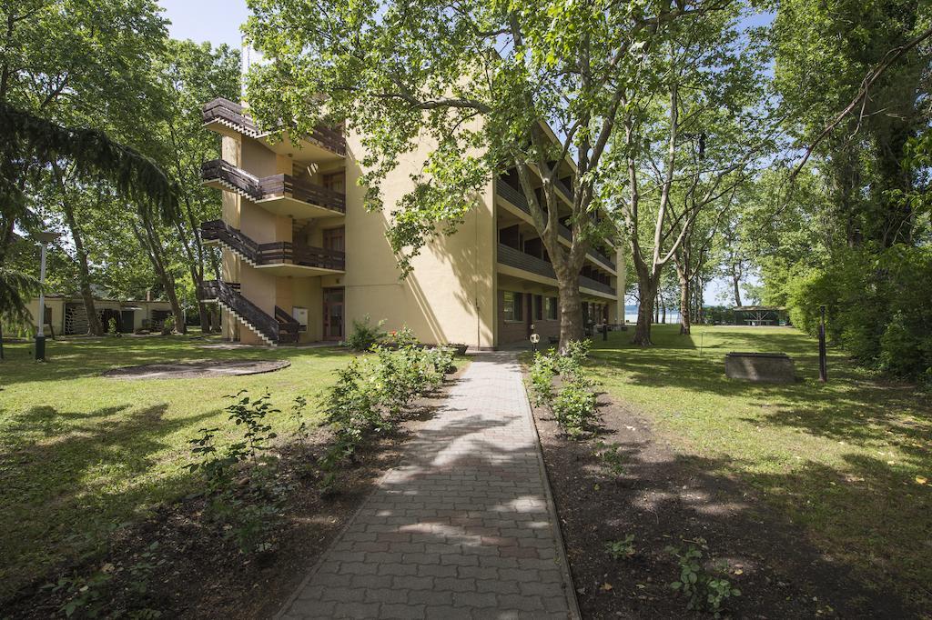 Familia Hotel Balatonboglar Bagian luar foto