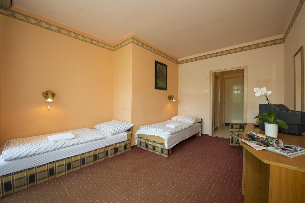 Familia Hotel Balatonboglar Ruang foto