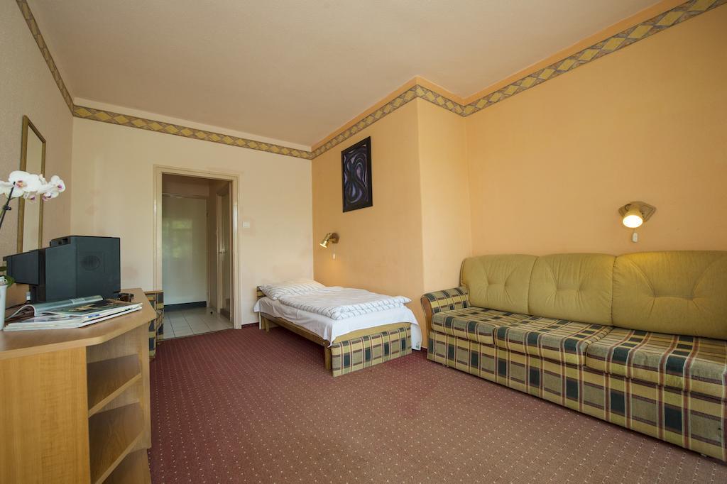 Familia Hotel Balatonboglar Bagian luar foto