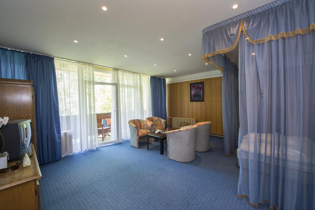 Familia Hotel Balatonboglar Bagian luar foto