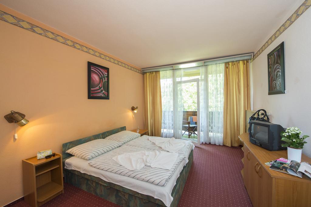 Familia Hotel Balatonboglar Ruang foto